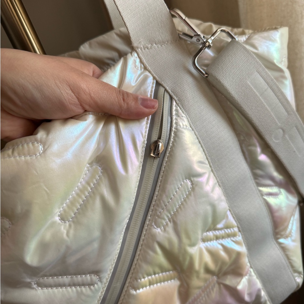 Go Dash Dot Iridescent White Tote Bag - Picture 3 of 11